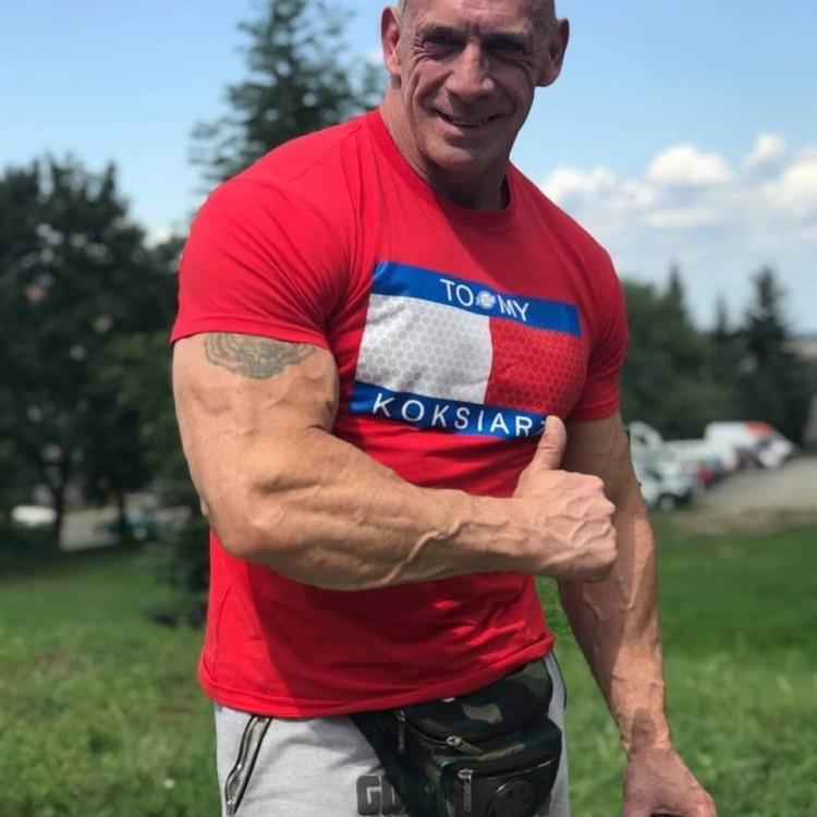 255b9c800009399e2d97b90185b74771